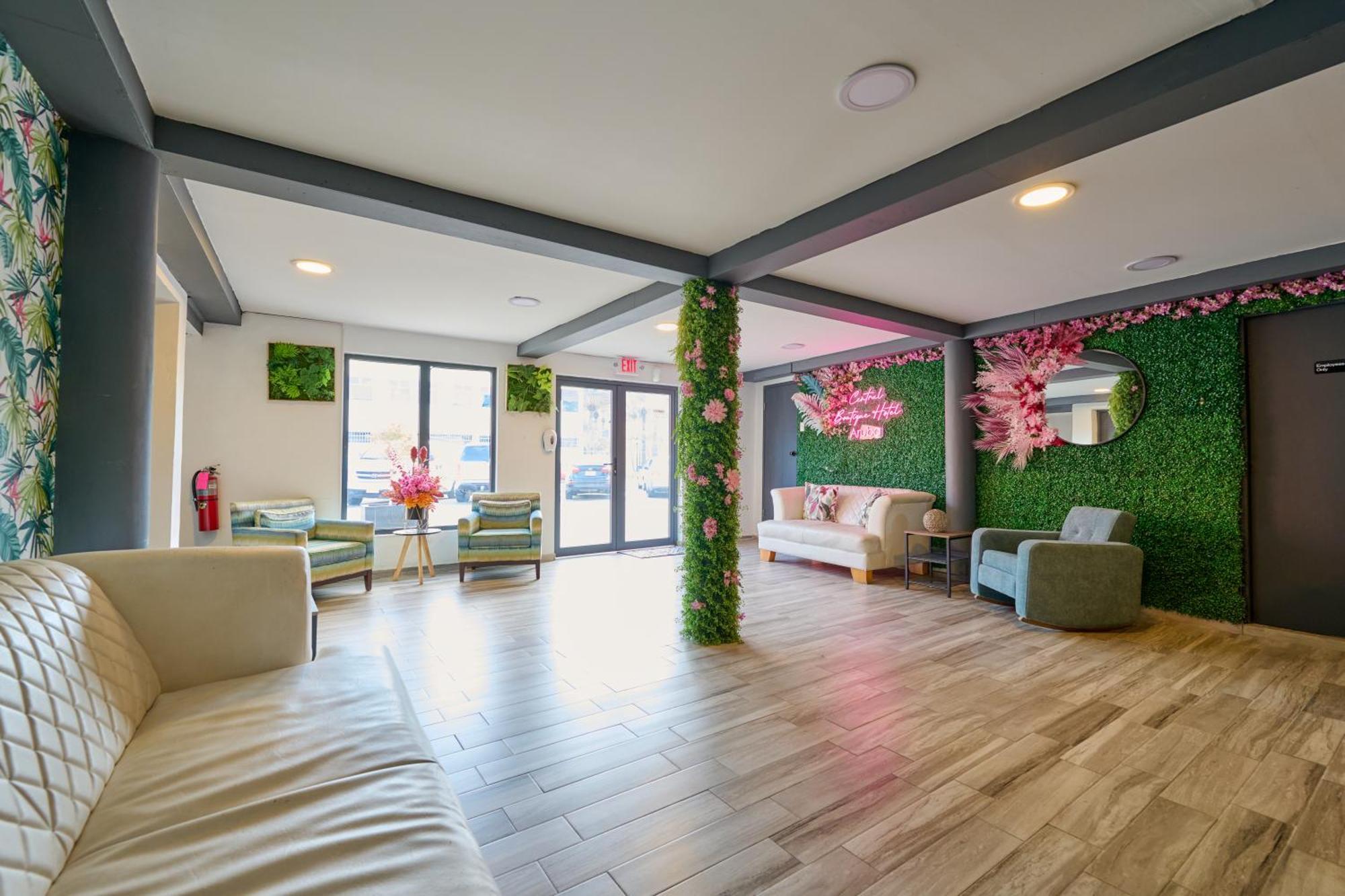 Central Boutique Hotel اورانجستاد المظهر الخارجي الصورة