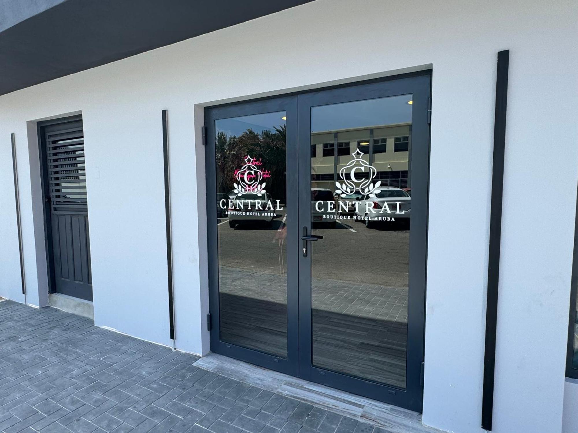 Central Boutique Hotel اورانجستاد المظهر الخارجي الصورة
